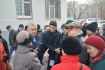 Ярослав Кузьминов обсудил с жителями установку шлагбаумов и снесенное кафе